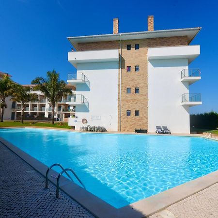 Pebble - 1 Bedroom Apartment Sleeps 5 With Pool & Tennis Court Sao Martinho do Porto Exterior photo