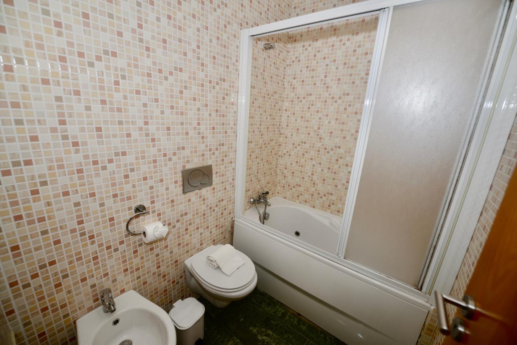 Pebble - 1 Bedroom Apartment Sleeps 5 With Pool & Tennis Court Sao Martinho do Porto Exterior photo