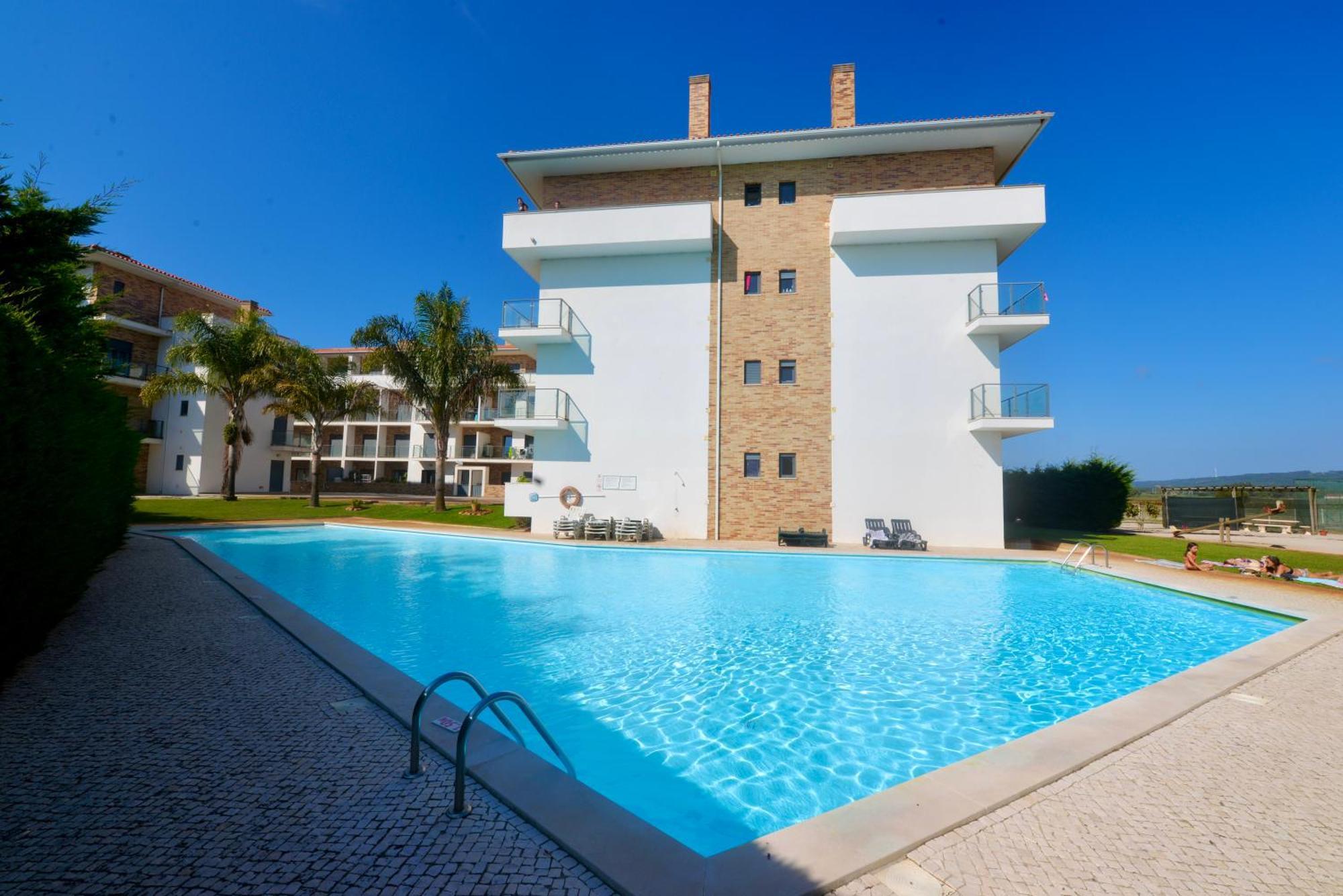 Pebble - 1 Bedroom Apartment Sleeps 5 With Pool & Tennis Court Sao Martinho do Porto Exterior photo